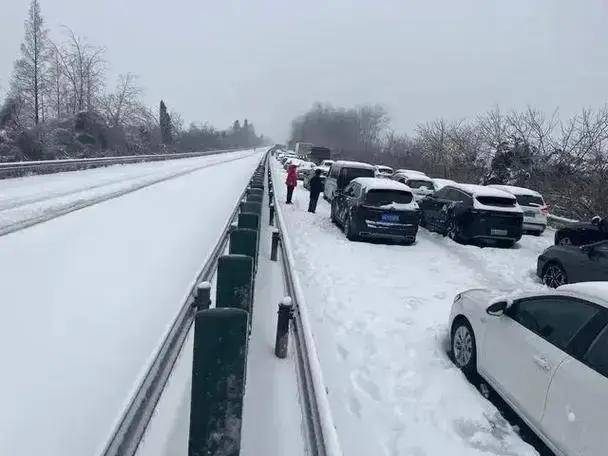 我要劝告所有滞留湖北高速公路上的人