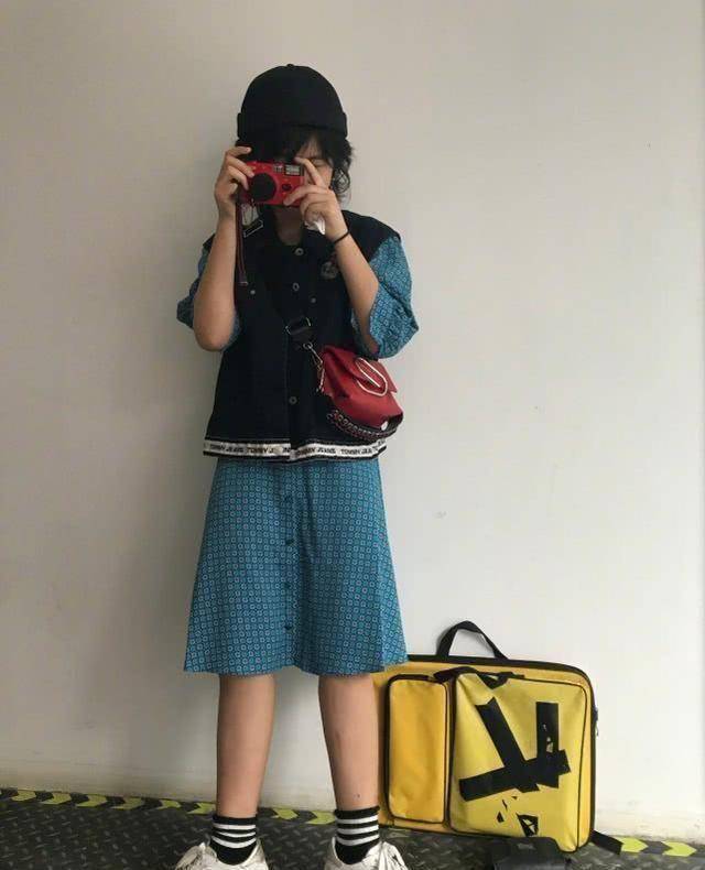 原创《向往的生活》好评不断,小年纪老戏骨,张子枫教你日系穿搭