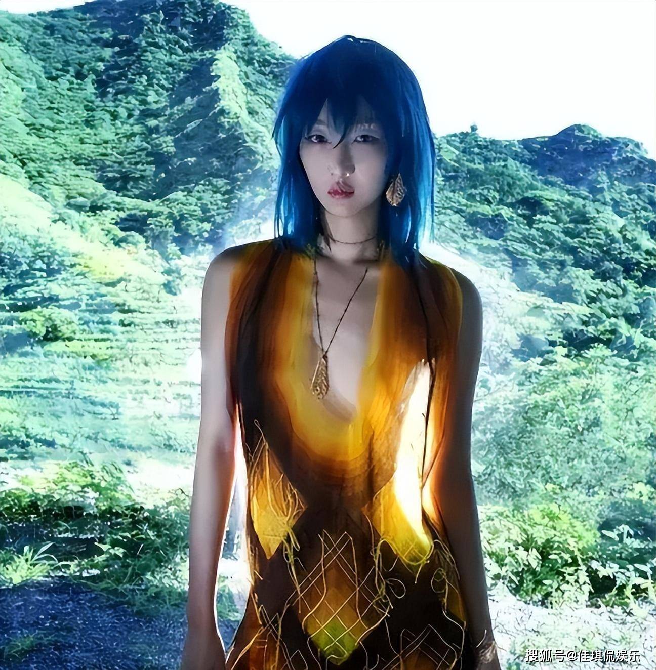 周冬雨脱光了!上半身全裸"用手遮",央视怒批:要点脸行吗?