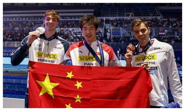 原创潘展乐再创奇迹男子100米自由泳世界新纪录中国速度称霸