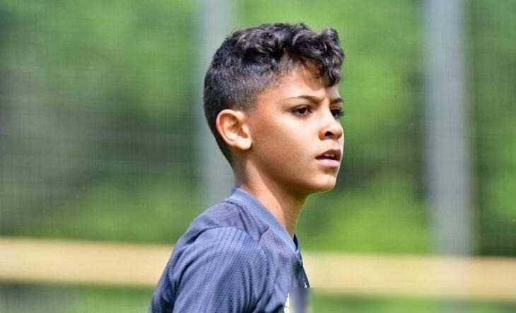 原创场均造3球足坛最强星二代浮现14岁通杀梯队c罗儿子也比