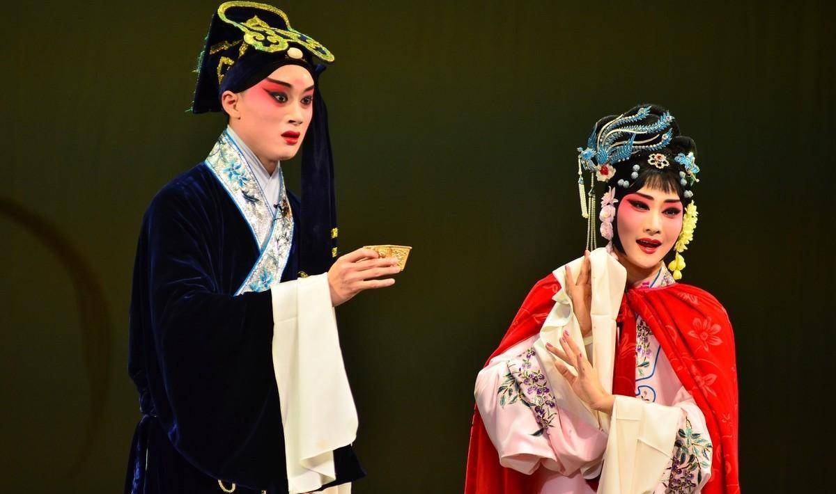 段传奇,也能沦为笑柄-元杂剧《鸳鸯被》的艺术之美_员外_崔莺莺_父亲