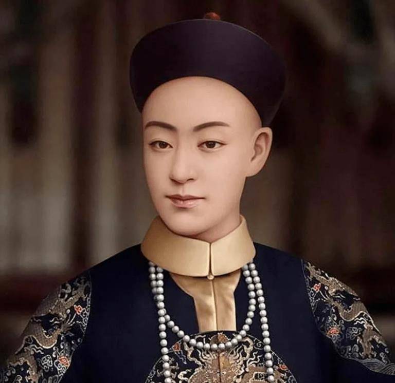 1875年元月,同治帝不幸病逝,慈禧转而册立她年仅4岁的外甥爱新觉罗