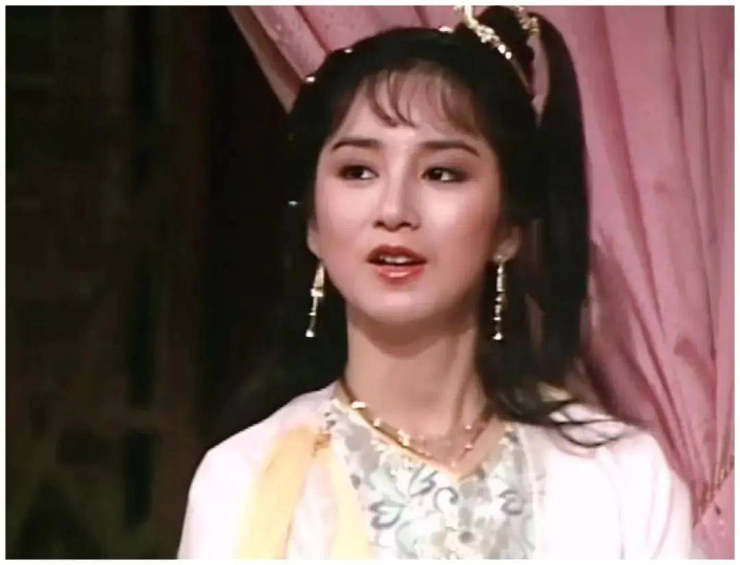 香港第一古装美女:当红为爱息影,遭丈夫出轨,离婚后成了女富豪