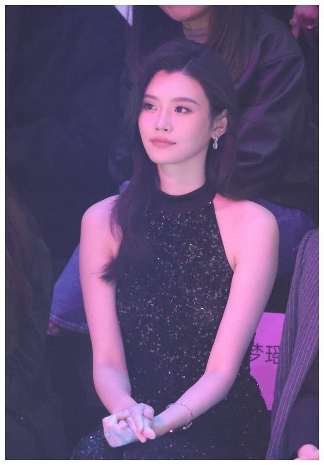 原创高手社会的等级衡末尾的明星家属皆向谢梦瑶传羡