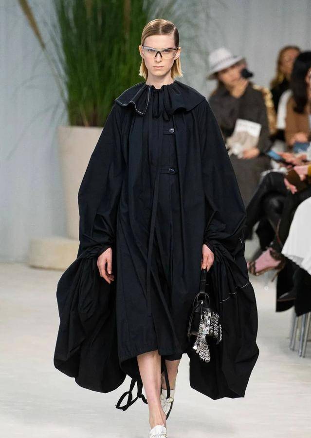 今年火了一种鞋叫方头鞋时髦又高级搭配裙子裤子都好看