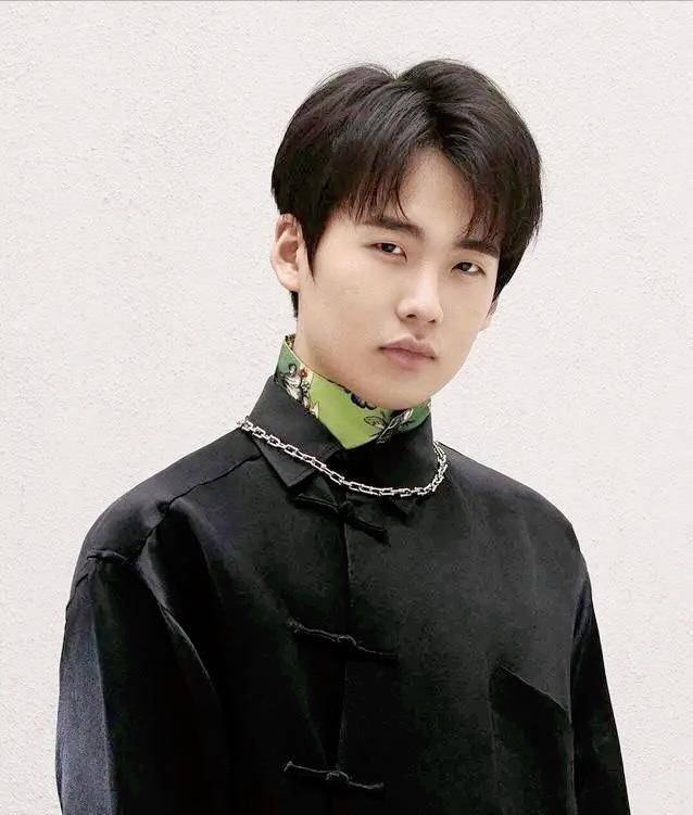 郭麒麟近照曝光身体圆润满脸肉被形容为小圆胖子