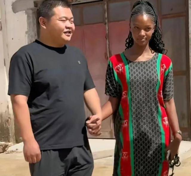 单身36年的谢帅的注意,她身材高挑,可爱,举止优雅,知识渊博,彬彬有礼