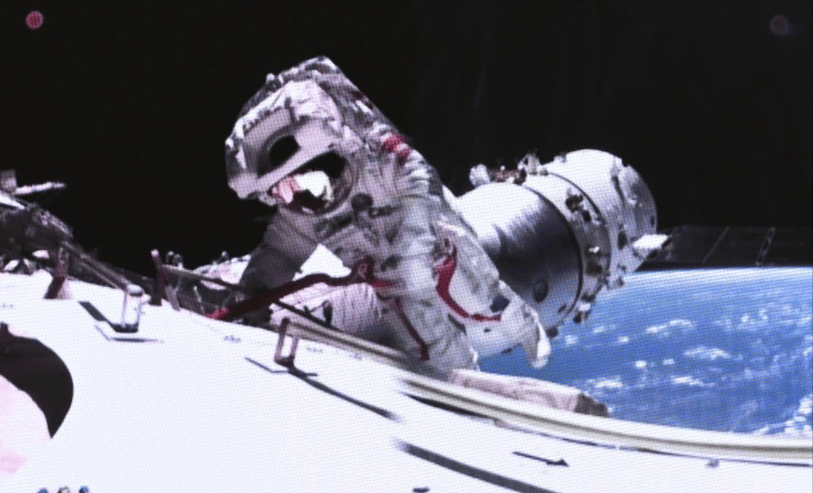 中国航天员汤洪波飞行时长达到创纪录的8个月!_任务_空间站_载人航天