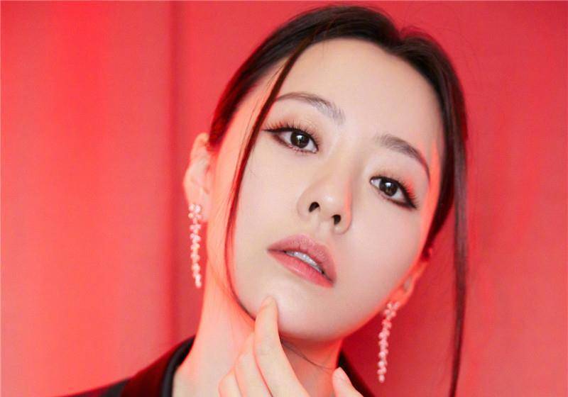 女明星张靓颖网传的现任男朋友在社交平台上,发布长文,表示力挺张靓颖