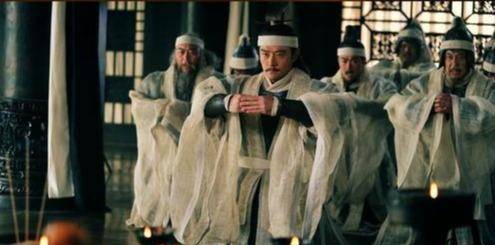 在伦理思想上主要表现为孝祖,在殡葬观上主要表现为厚葬