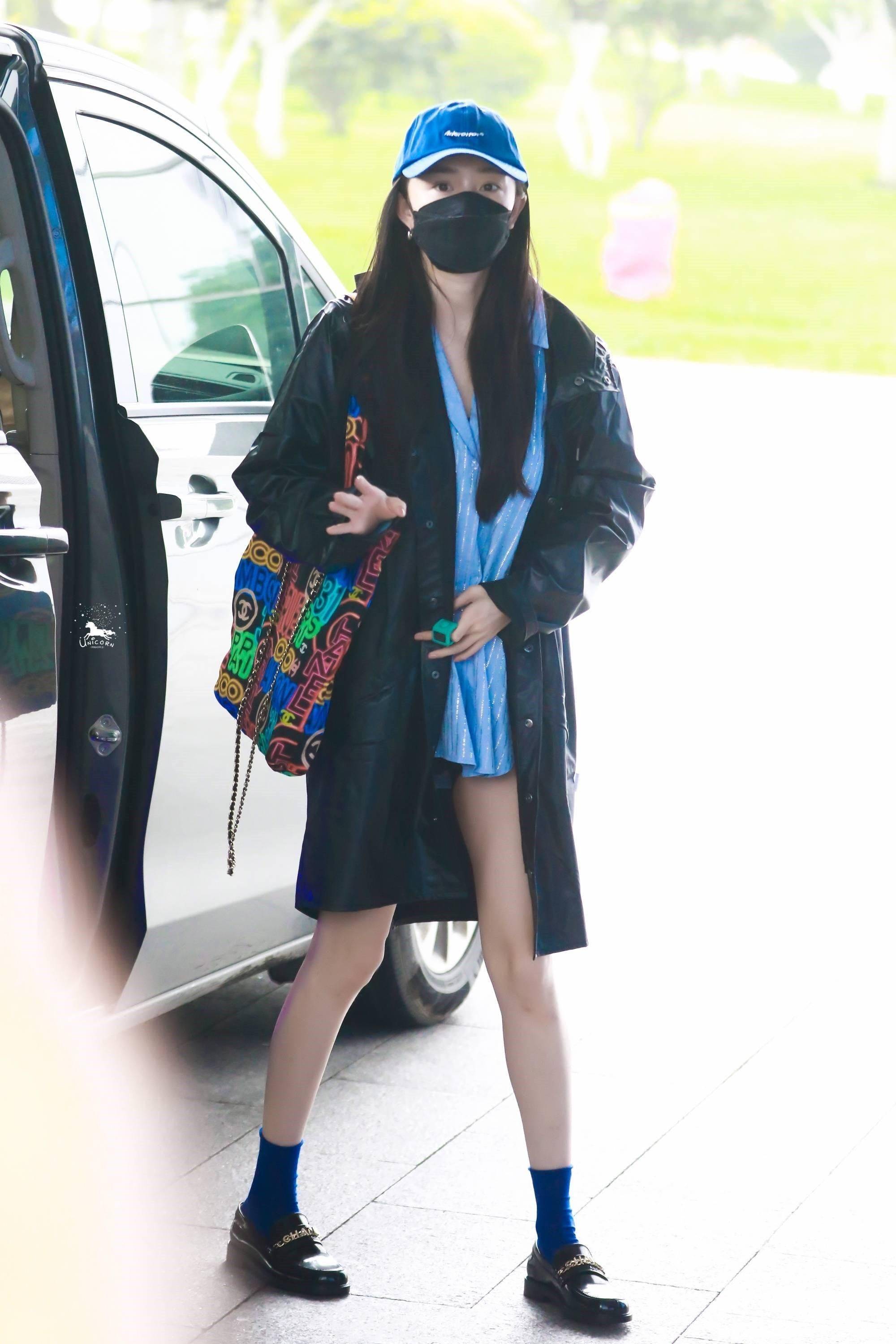 原创杨幂带火了春季新穿法上身不露下身不遮时髦洋气显腿长