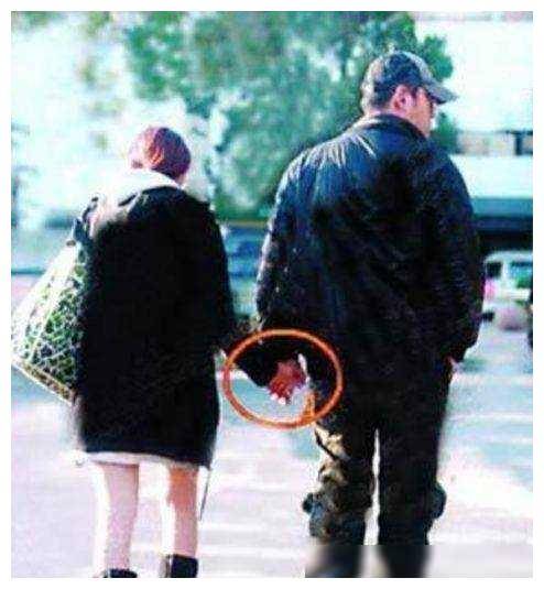 黄维德忆谈涉泪,伊能静牵手门后,事业尽毁,真相揭晓!