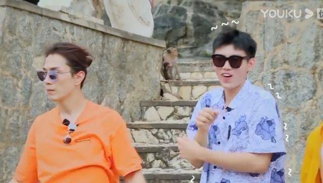 戚薇女儿lucky搞怪画风似甜馨_陈飞宇_john_因为