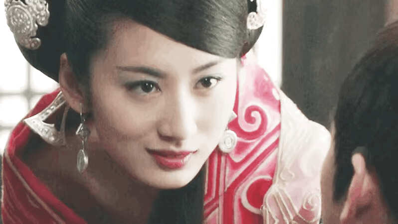 《母仪天下》中的赵合德,让她一举走红,她把一个蛇蝎美人演的活灵活现