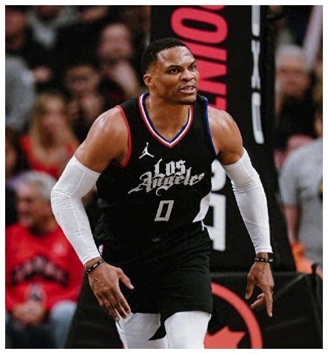 原创威少手部神速康复下周强势回归船记感叹他超人般身体