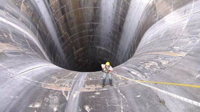 原创世界上最壮观的泄洪道每秒泄洪量达1500吨被称为光荣洞