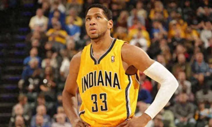 原创他是被垫脚毁掉的球星32岁带着遗憾选择了退役