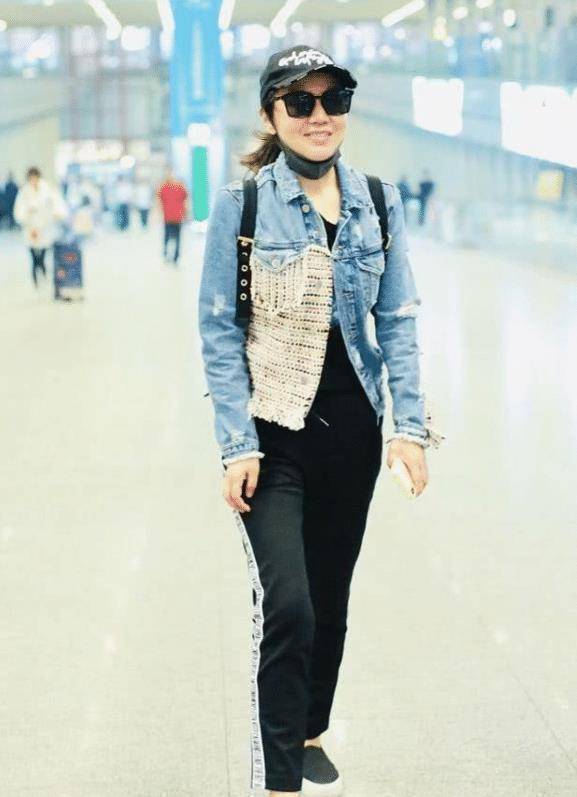 原创闫妮素颜模样太真实离开滤镜也一般气色看着不太好