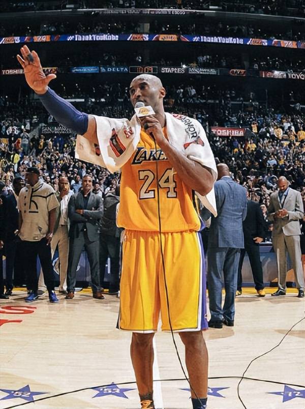 科比是nba历史第二得分后卫,他的得分爆炸力丝毫不逊色于乔丹,他的15