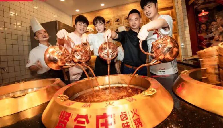毕竟,前有黄磊与孟非一起开办的火锅店"黄粱一孟"被网友们吐槽定价太