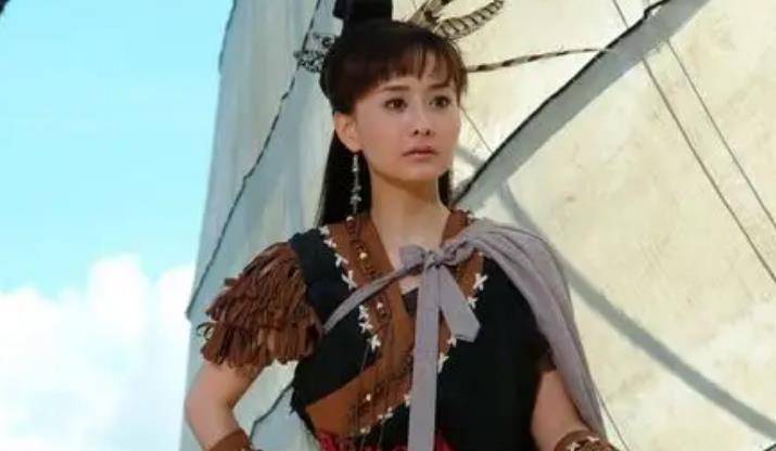 在张保仔成为当家人后,和郑一嫂也就是石氏,为了红旗帮的未来,两人