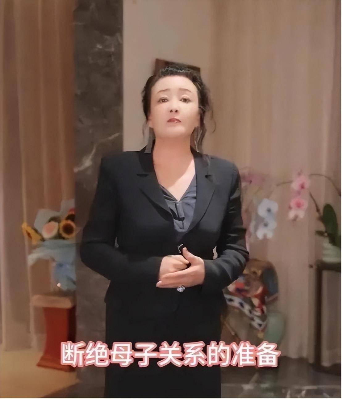 和母亲张兰就相差更大了.