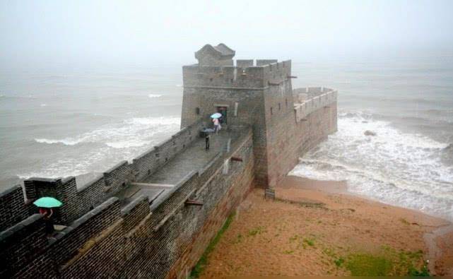 很珍贵的罕见画面, 密集恐惧症者看到那张轮胎照是什么感受_陨石坑