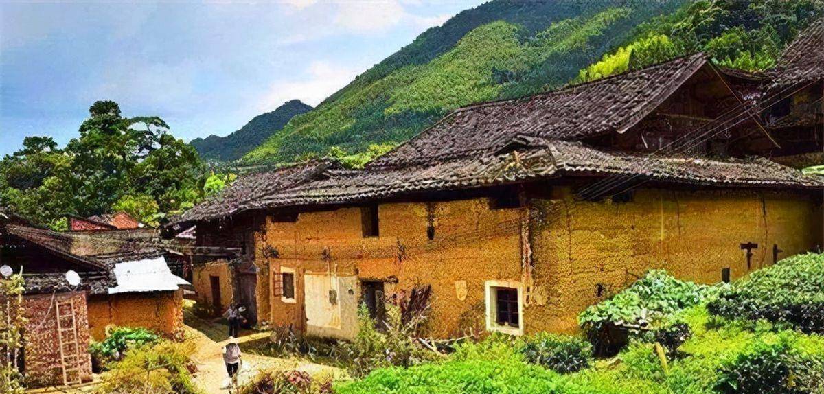 人们就把这个村子取做"官皇屯".