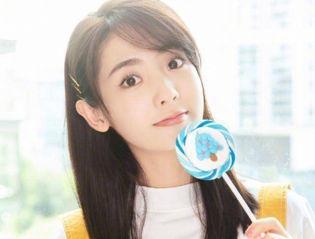 邢菲李婷婷都火了,最有争议的她也走红_大学_孟子义_什么