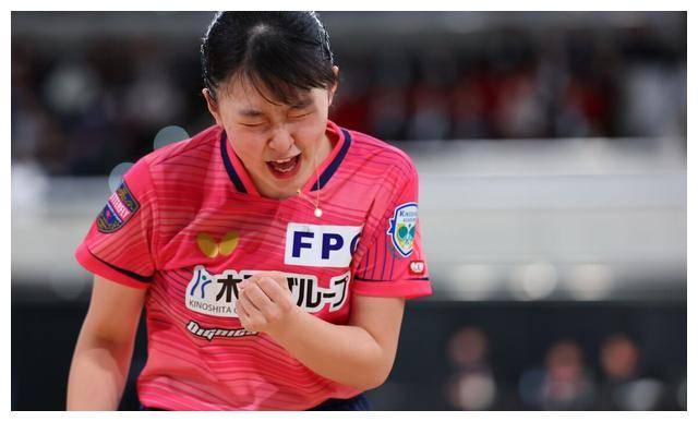 双打比赛中,国外生命俱乐部的麻生丽名/笹尾明日香组合以2比1战胜了