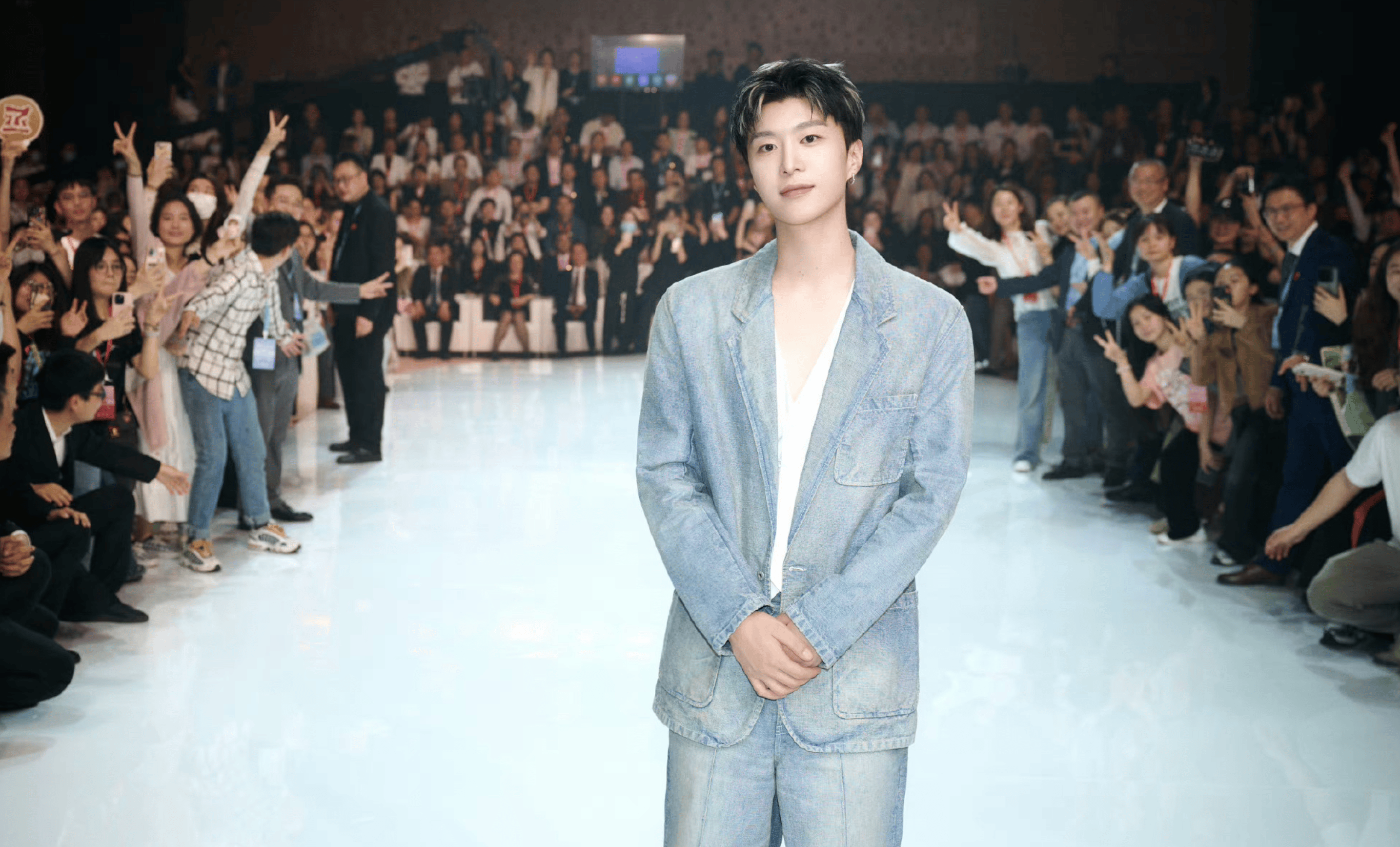 26娱新瓜 王一博 杨紫 迪丽热巴,陈星旭 成毅 白鹿 龚俊 张凌赫