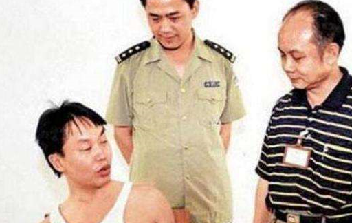 张子强张子强,绰号"大富豪",张子强在一个在三教九流的外界环境和拮据