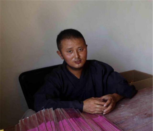 80后居士独守深山古庙6年靠香火钱度日最少时一个月仅40元