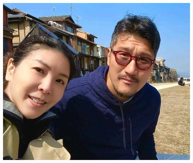 许茹芸庆祝韩国老公生日素颜出镜神似30岁夫妻情深