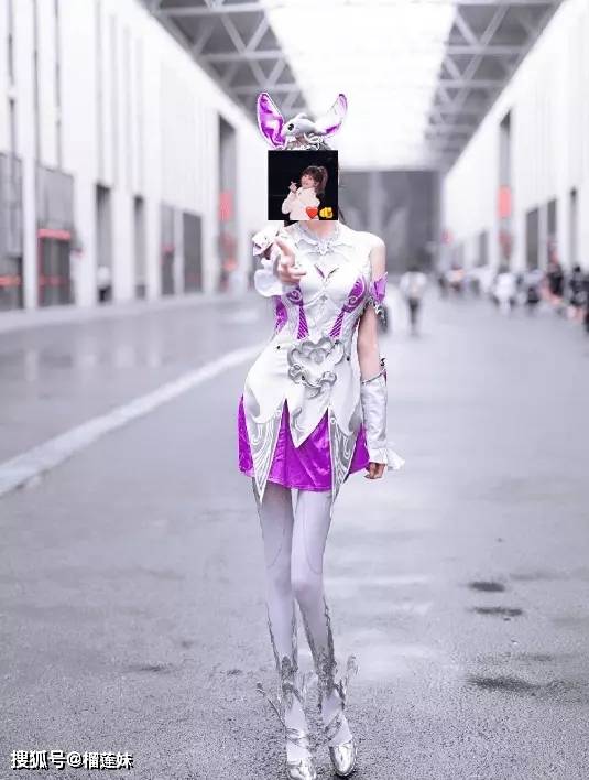 斗罗大陆:小舞神腿cos大赛,三位coser美腿竞技,惊艳全场_比赛_观众