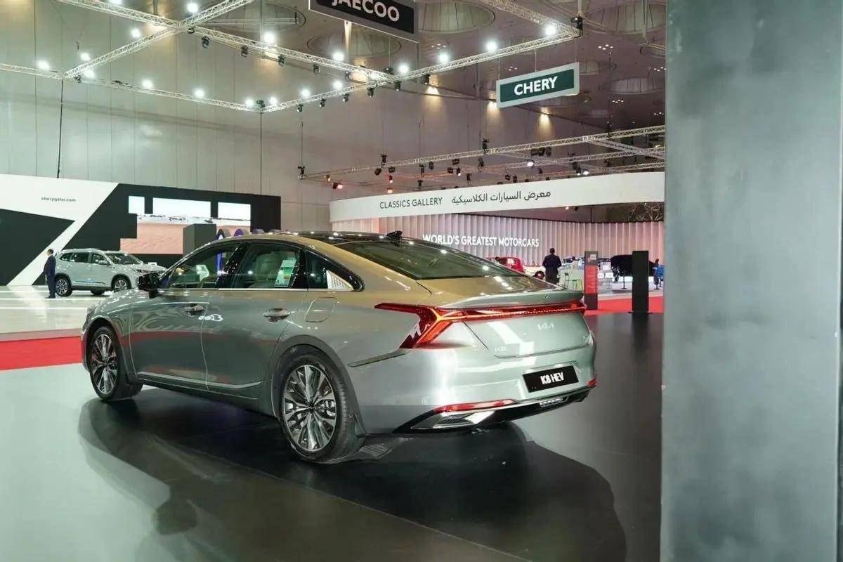 全新起亚k8正式亮相,搭载3.5l六缸发动机,国内还吃这一套吗?