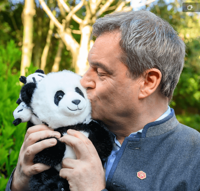 原创德国州长游故宫玩嗨了随行小姐姐扮清宫格格可惜名媛妻子没来