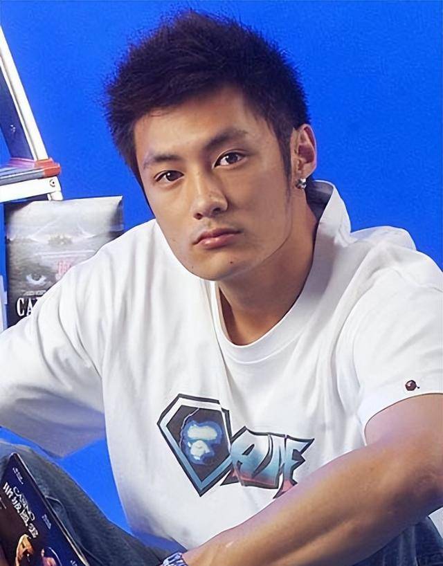 因酷似李小龙被周星驰提携,婚后渐隐演艺圈,陈国坤现状如何?