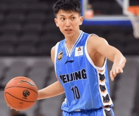 刘晓宇,年少成名,职业生涯第二个赛季就展现出了出色的篮球天赋,在