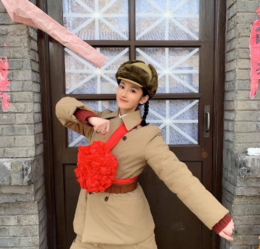 因整容陷入舆论风波,黄诗佳诠释了整容的可怕