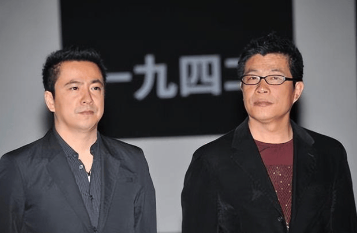 自家出品的电影部部大卖,作为华谊兄弟创始人的王中军,王中磊兄弟