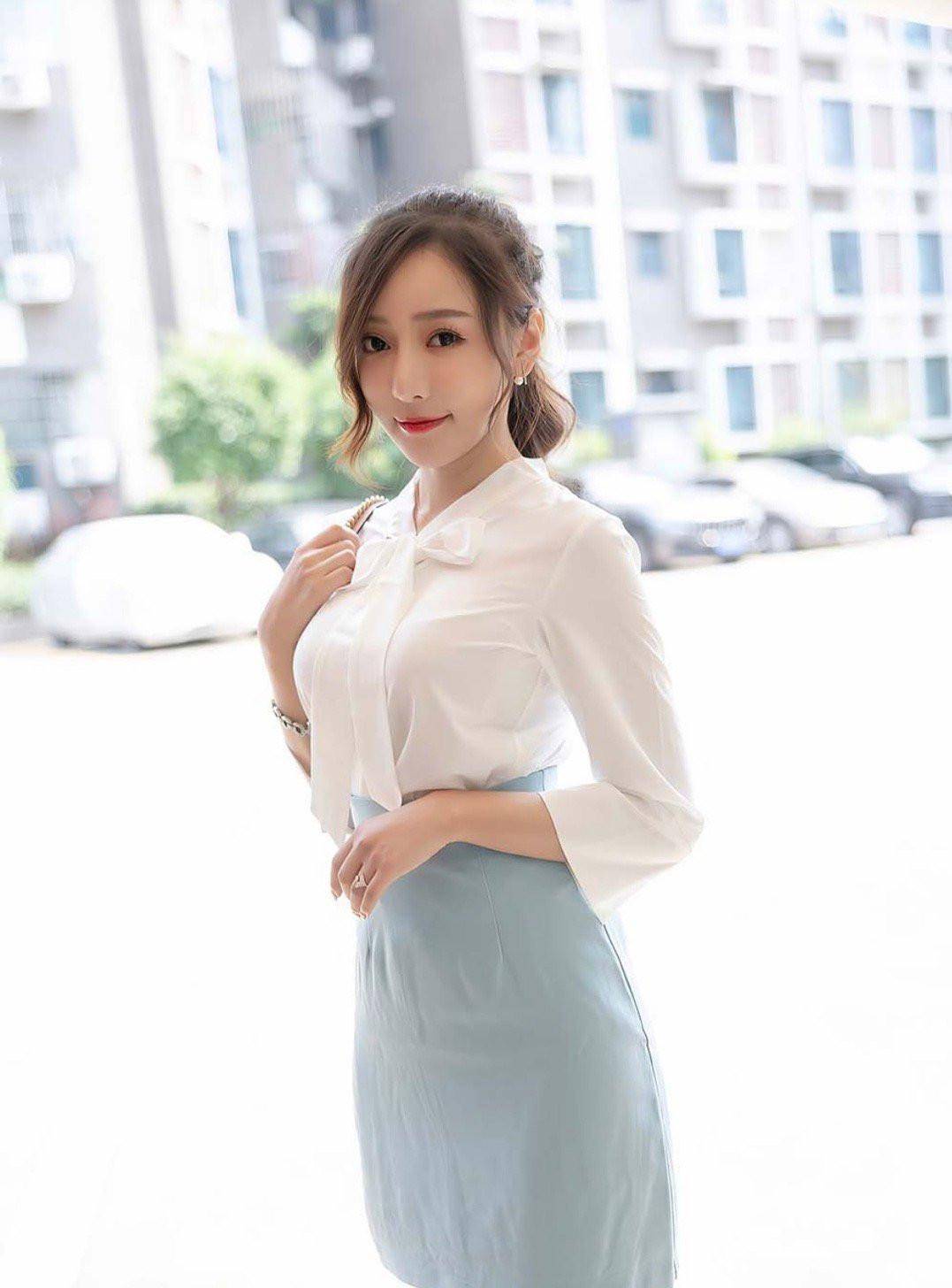 衬衫 半身裙,有品味的白领ol这样穿,清新又减龄