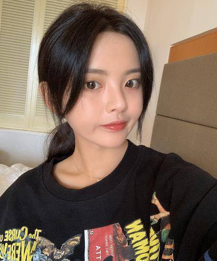 原创杨超越感叹买房要找房似锦孙俪晒锦鲤照希望她保佑业绩达标