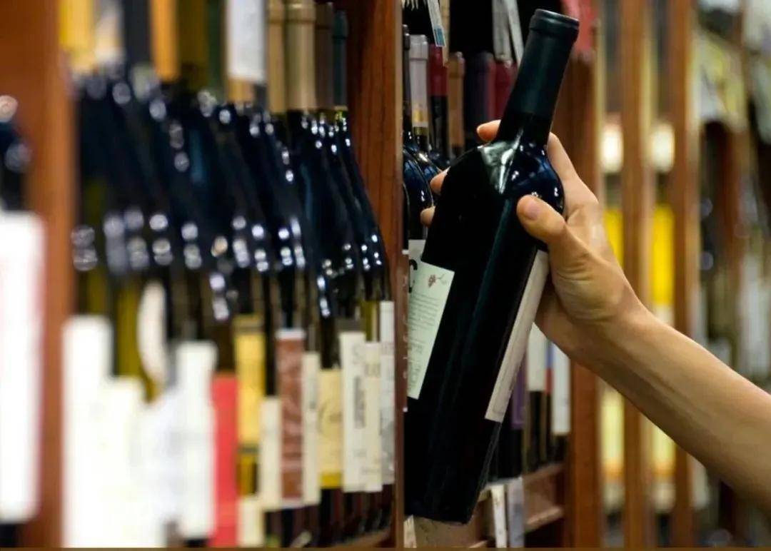 "中国作为澳葡萄酒行业最大的出口市场,年销售额超过12亿澳元(约合56.