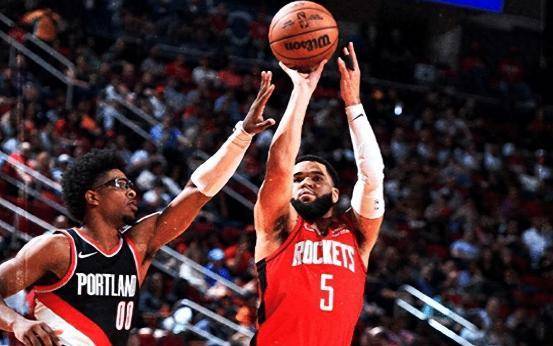 对阵开拓者的比赛中,上半场几乎变成了得分荒漠,火箭队员们投篮不中