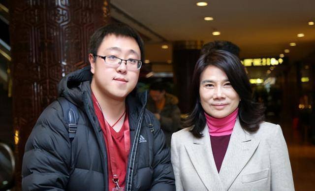 董明珠:心里只有格力和儿子,如今儿子长大成人,为何她还不再婚_丈夫
