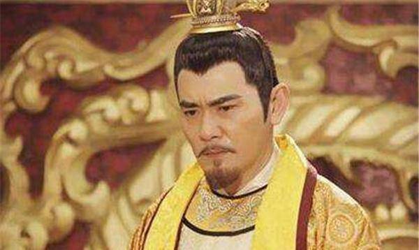 他先是骗北周宗室五王赵王宇文招,陈王宇文纯,越王宇