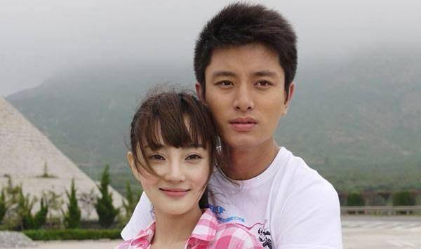 贾乃亮价值千万法拉利转手后首现身,奢华豪车引得众人围观拍照_搜狐