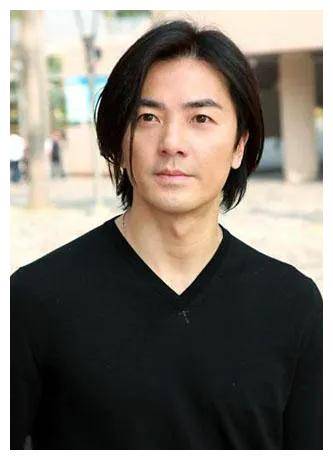 郑伊健低调现身，与妻蒙嘉慧，盛装夺目。-郑伊健演唱会蒙嘉慧